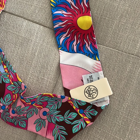 twilly - Picture 3 of 5